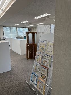 遠藤哲弥税理士事務所_パンプレットラック_税務情報小冊子